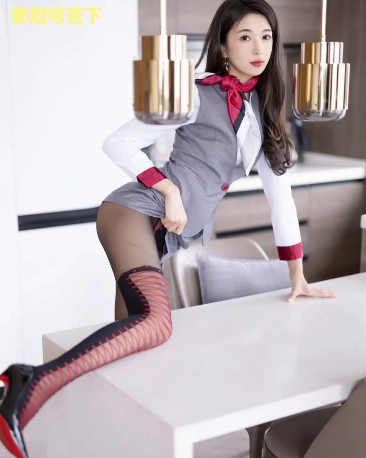 泰坦穹苍下