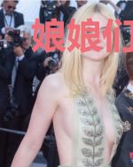 娘娘们拼命宫斗，丑王妃摆烂上位