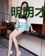 明明才华横溢,却靠脸吃饭