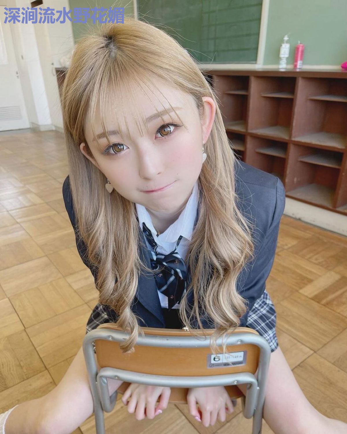 深涧流水野花媚