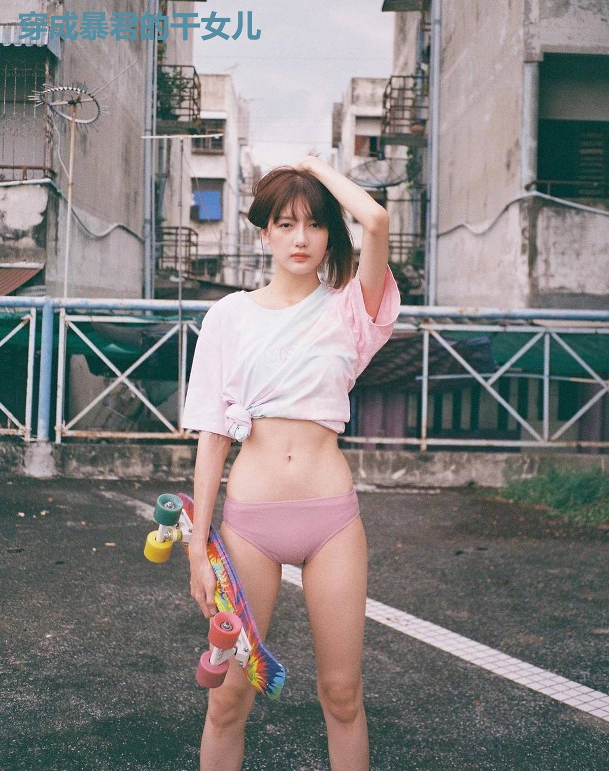 穿成暴君的干女儿
