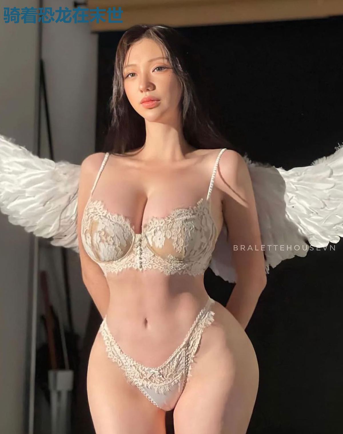 骑着恐龙在末世